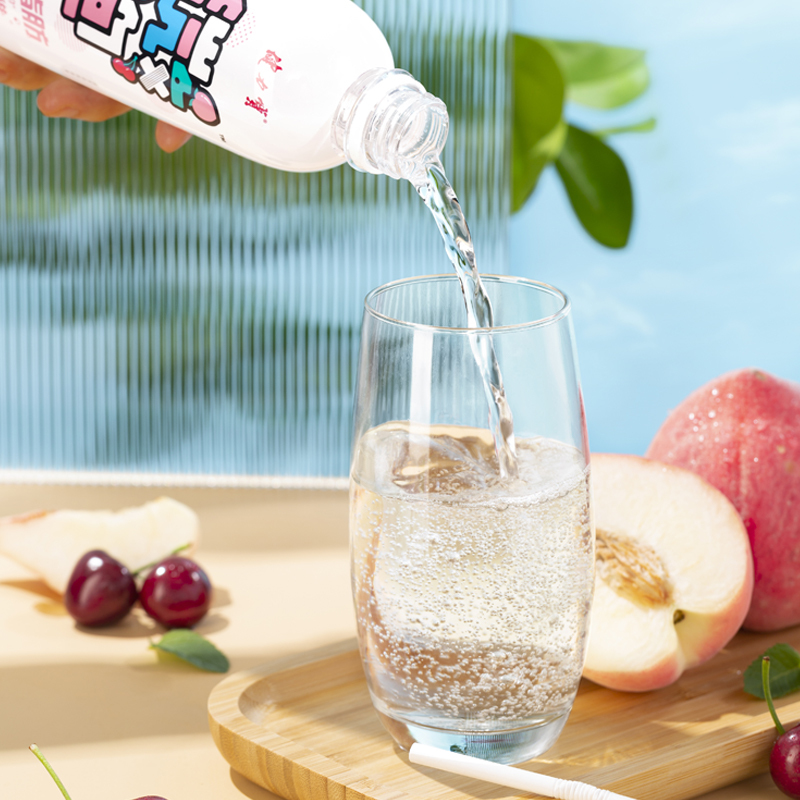 健力宝微泡水2021新款0糖0脂白桃指橙冰啤500ml15瓶苏打气泡水