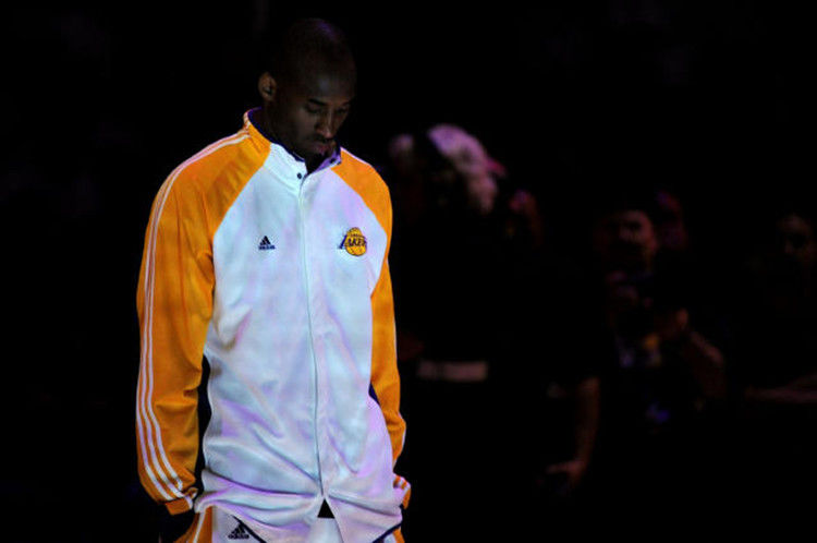 篮球球星湖人24号科比横标运动手环硅胶白色夜光腕带球迷饰品加厚m3