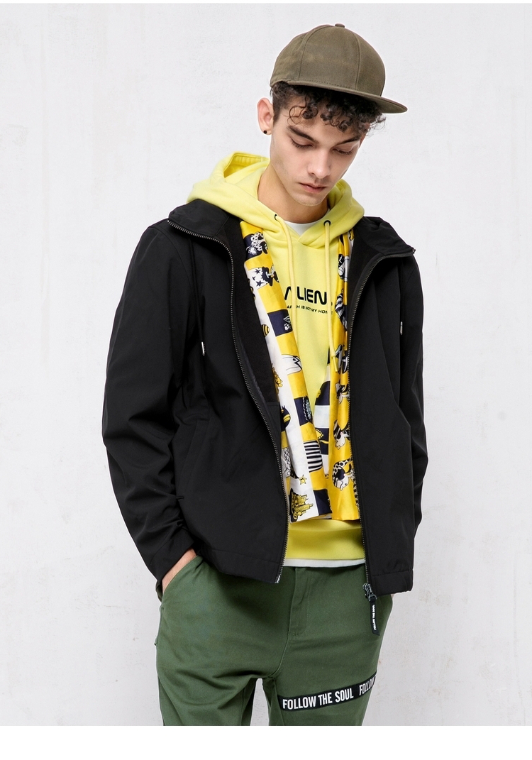 班尼路秋季新款夹克男防水潮流印花黑色连帽外套883