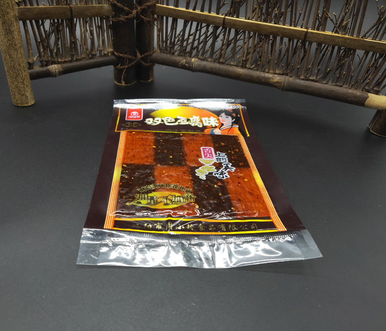 《周小玲双色豆腐辣条5/30/60袋22g日本豆腐辣片80后童年怀旧零食 双