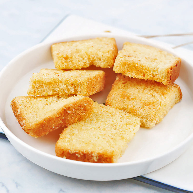 曼可顿黄油面包干100gx6袋早餐饼干椰子蒜香味网红办公休闲零食品
