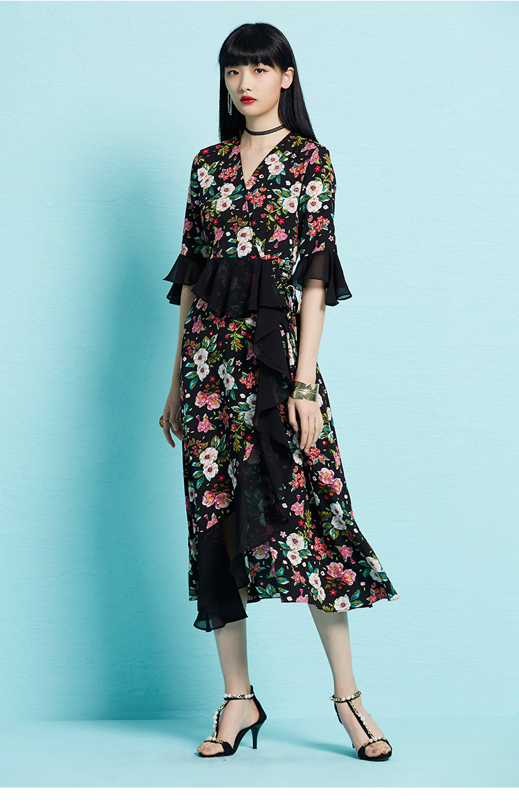 马克华菲女装2020夏新款荷叶边连衣裙雅不规则花色收腰连衣裙