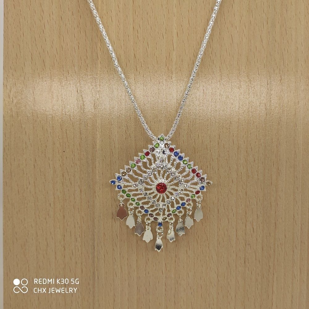 云南傣族泼水节菱形镶钻吊坠项链简单合金饰品精致毛衣链表演配饰简单