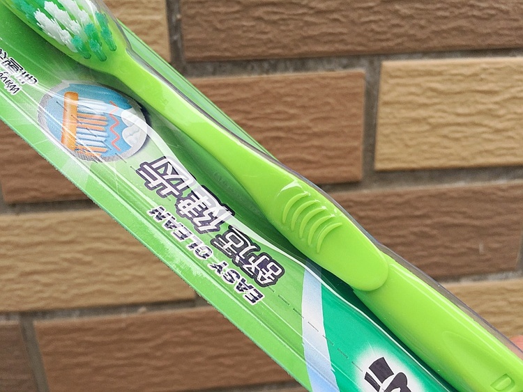 《授权 12支黑人牙刷中毛波浪适齿型成人偏硬毛牙刷 6支9a5zz6》无著