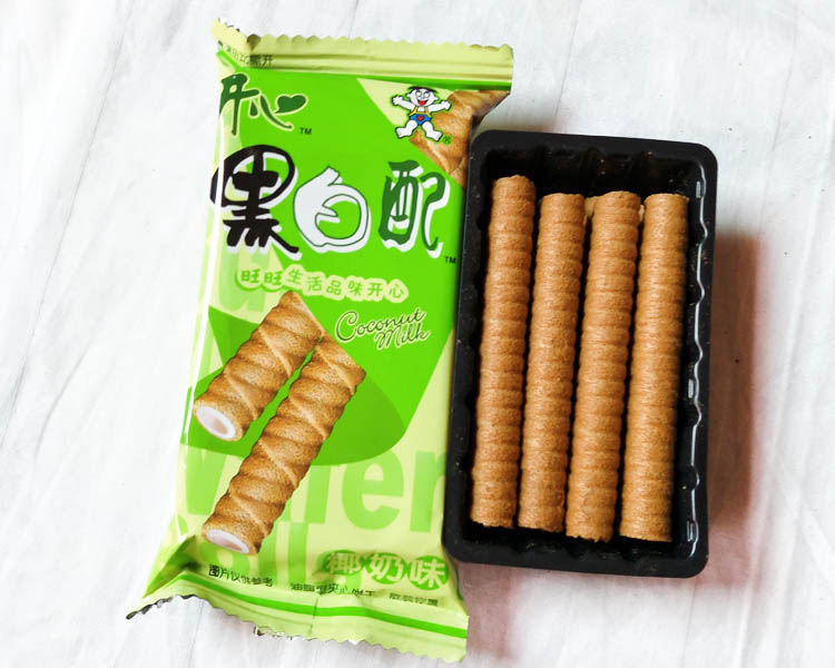 开心黑白配夹心蛋卷整饼干约冲量全国多省椰奶味6斤整箱约90个