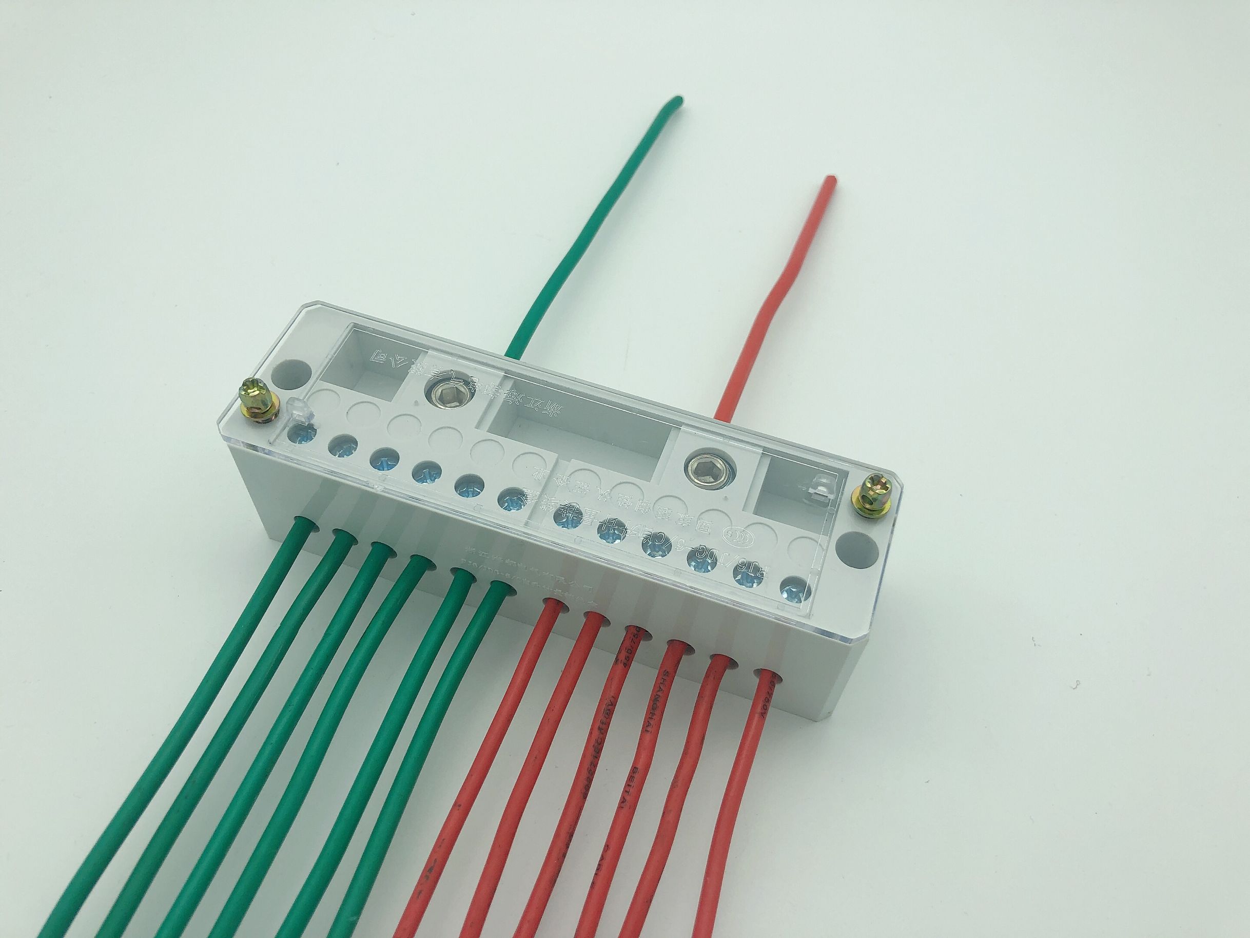 二进十二出接线端子电线分线器家用分线盒220v大功率八出线柱