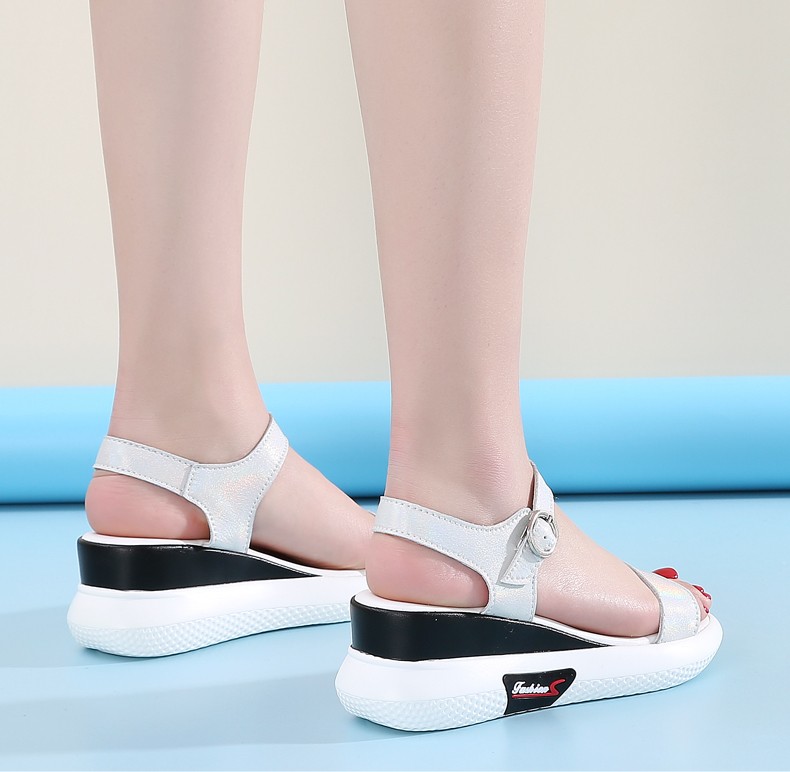 伊努特女士凉鞋1 伊努特女孩凉鞋2021新款舒适软底防滑平跟凉鞋沙滩鞋