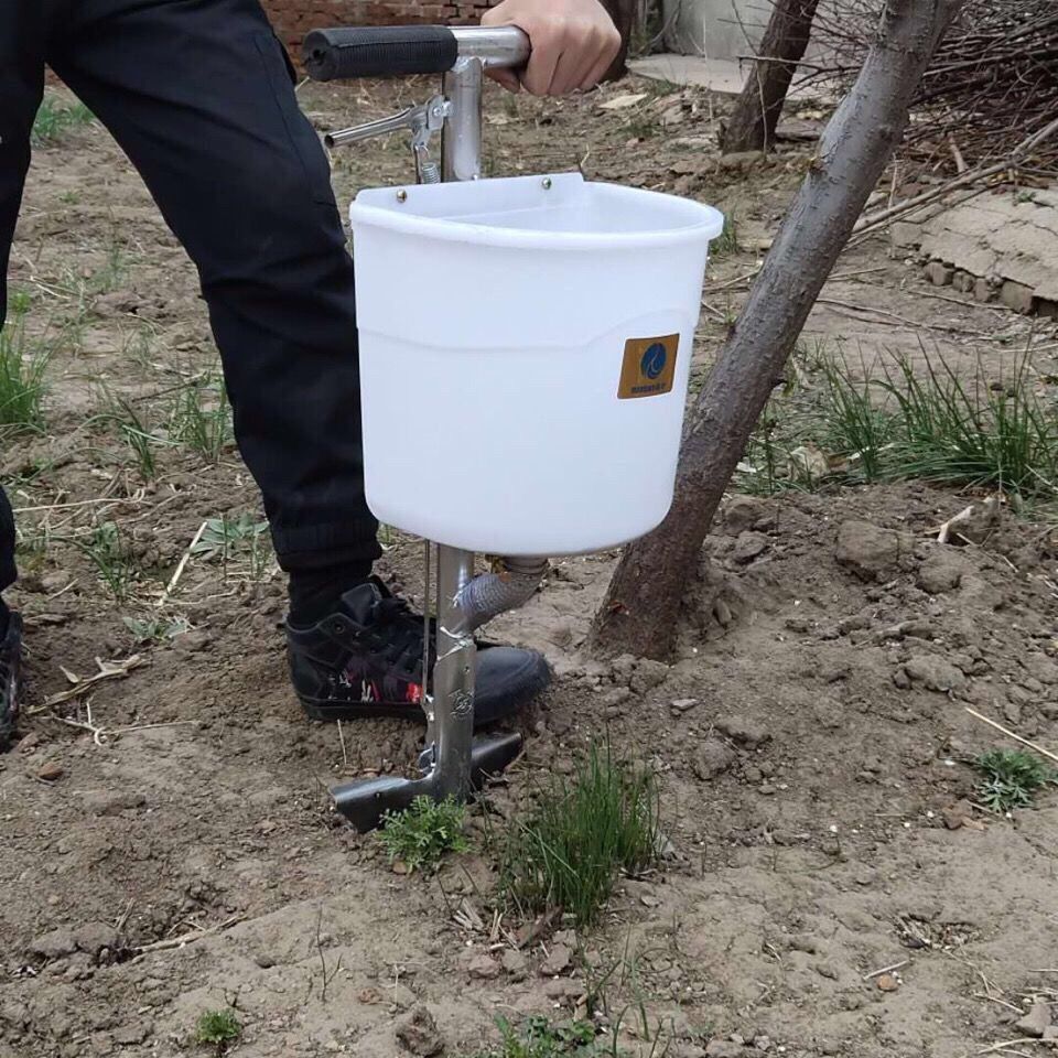 小白桶多功能软硬两用施肥器小白筒款玉米果蔬果园施肥神器