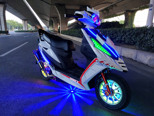 澳派新款改装鬼火摩托车一三代战速迅鹰125cc燃油踏板车助力车150跑车