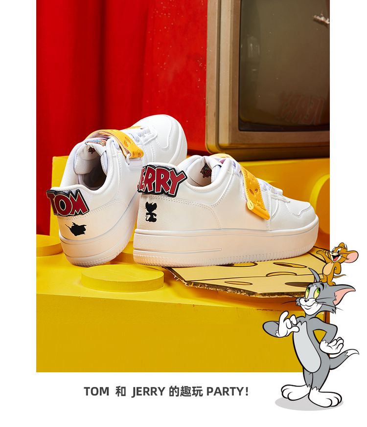 特步板鞋女2020春季正品猫和老鼠联名款魔术贴小白鞋休闲鞋