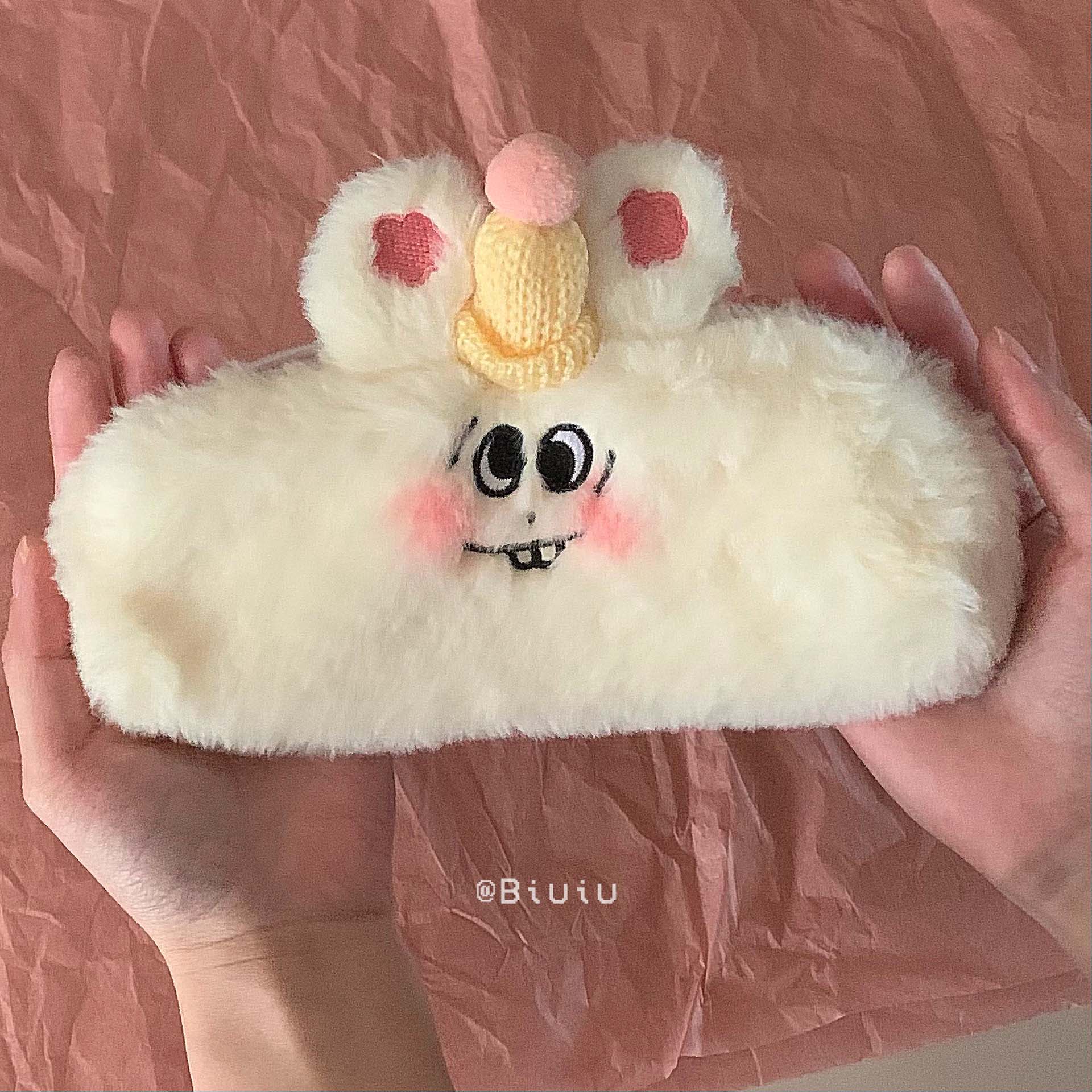 喻娄biuiu原创斗鸡眼小兔子笔袋可爱呆呆毛绒小容量收纳文具袋