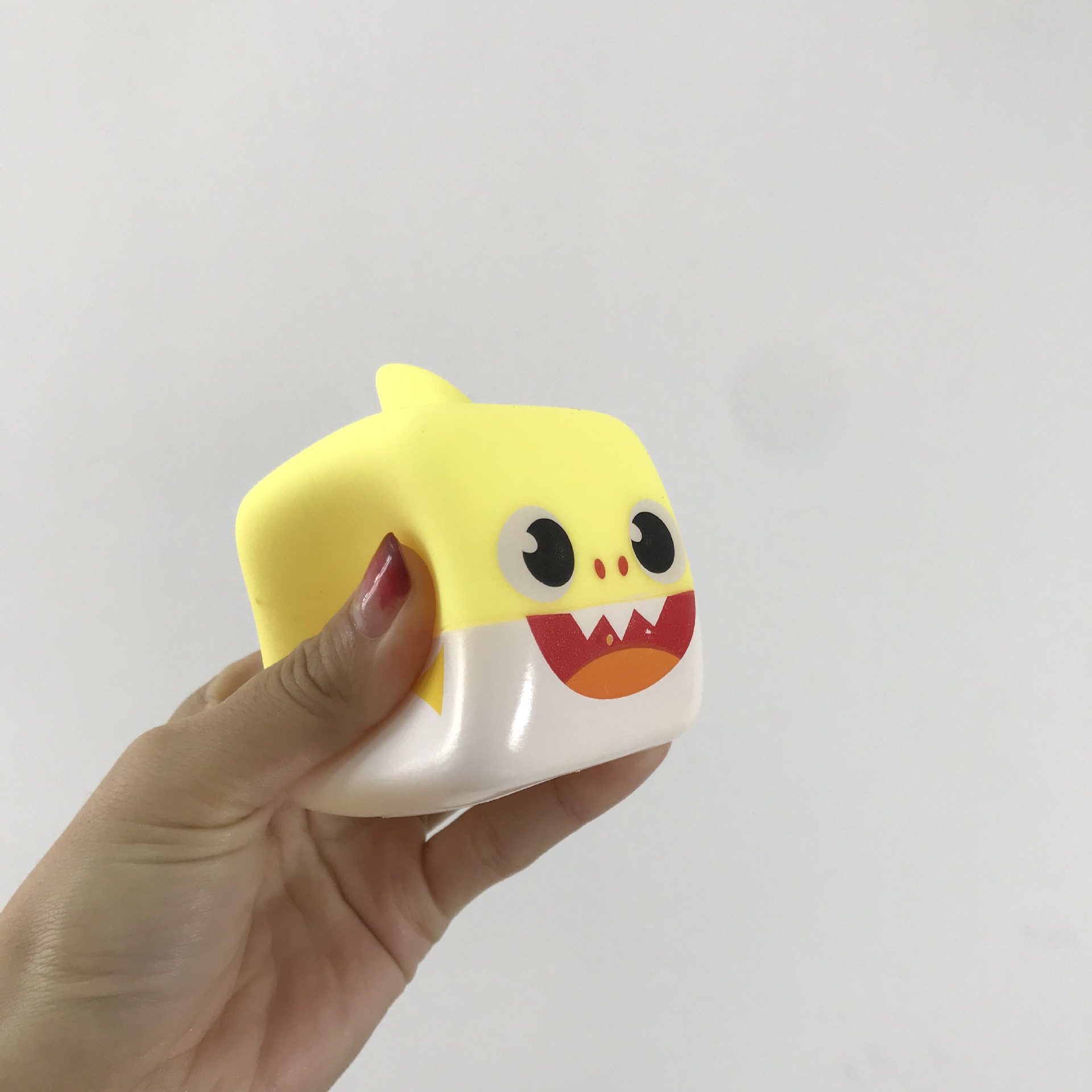 台湾热卖鲨鱼玩具搪胶鲨鱼玩具带灯光音乐公仔公仔