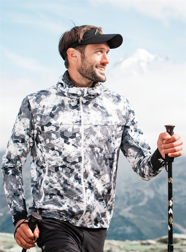 探路者toread户外运动户外男女式18休闲印花连帽徒步外套kaeg81307k