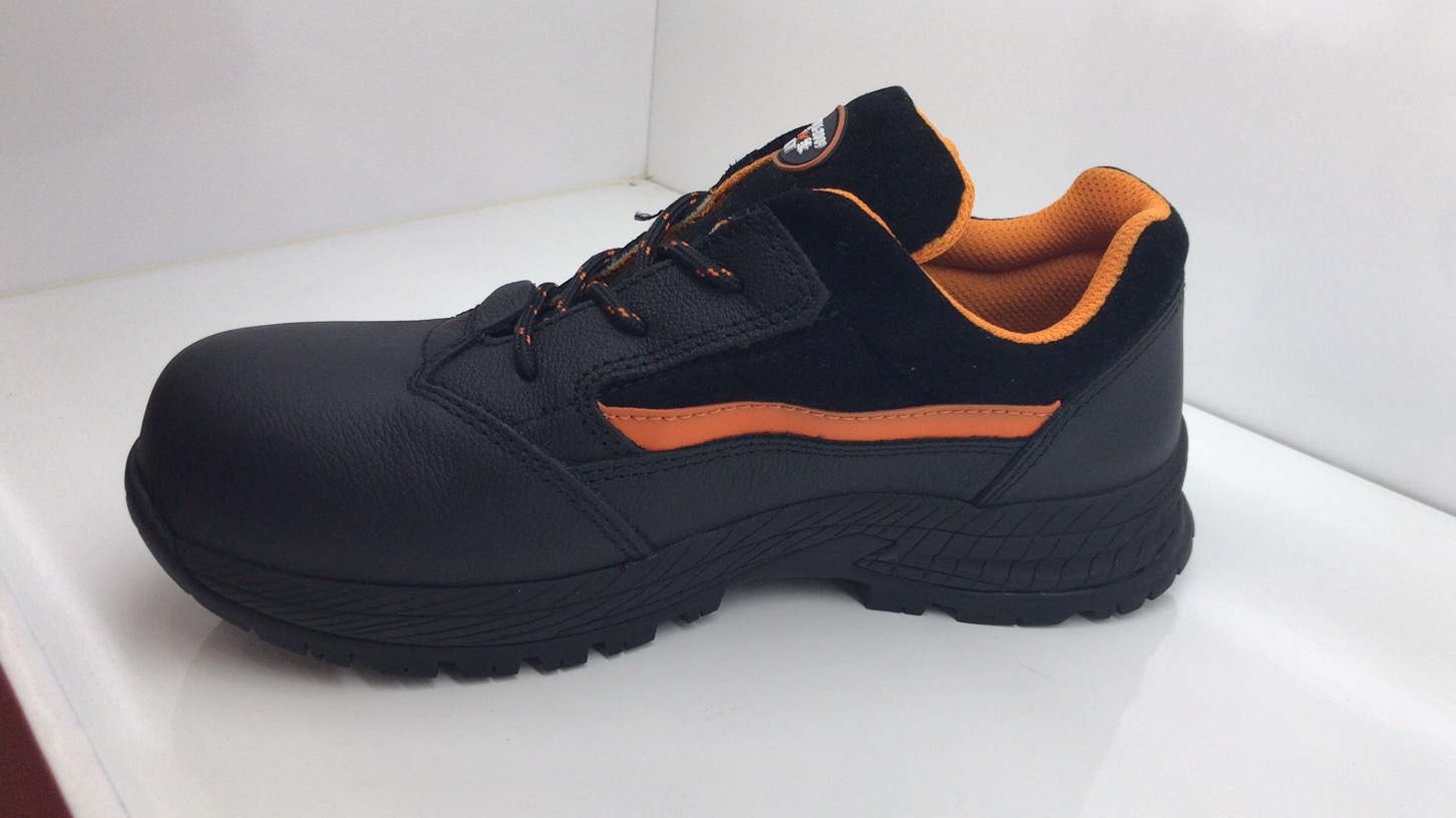 赛固sc-2205b 劳保鞋防护功能:保护足趾(防砸),电绝缘,防刺穿,耐酸碱