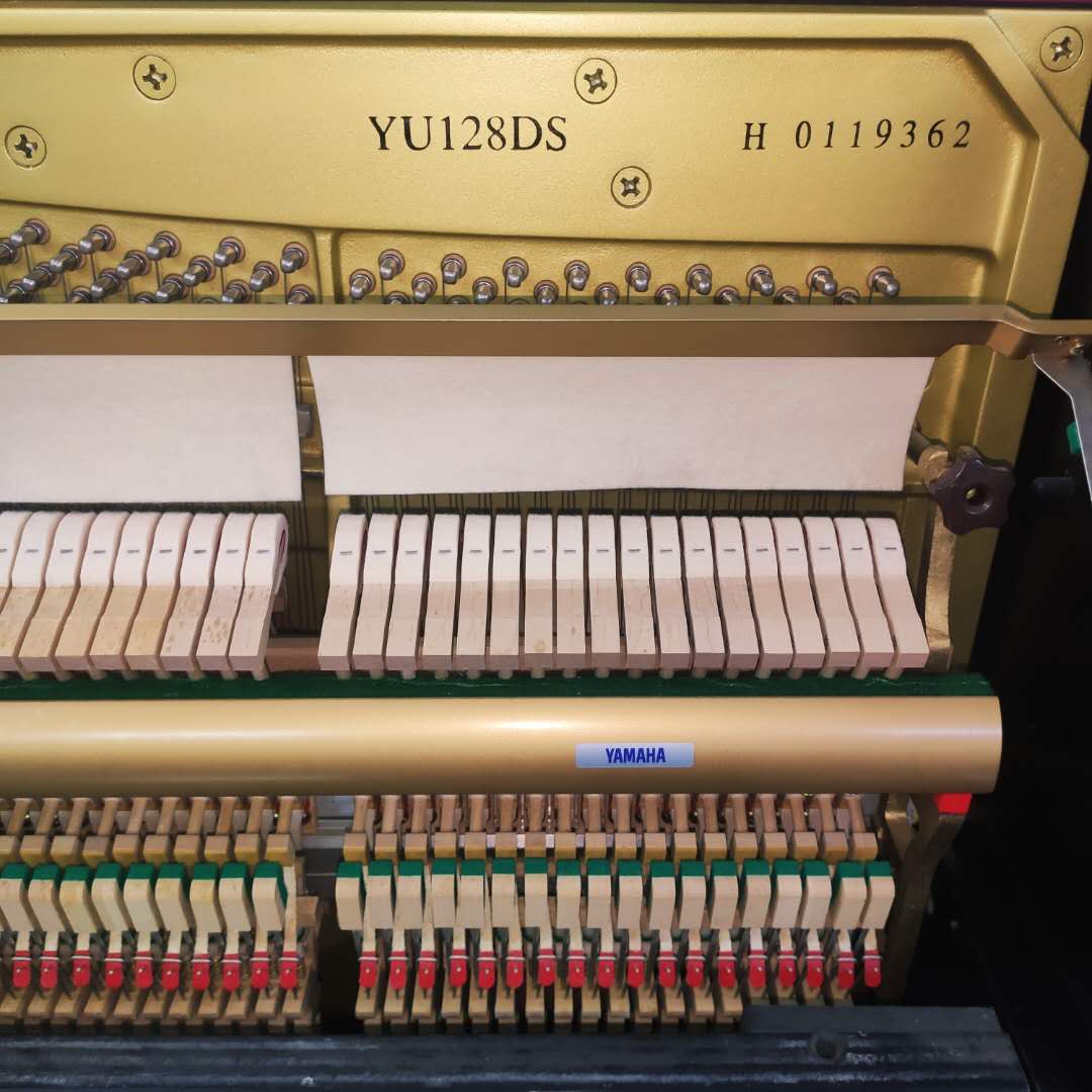 雅马哈立式二手钢琴yamahayu128ds