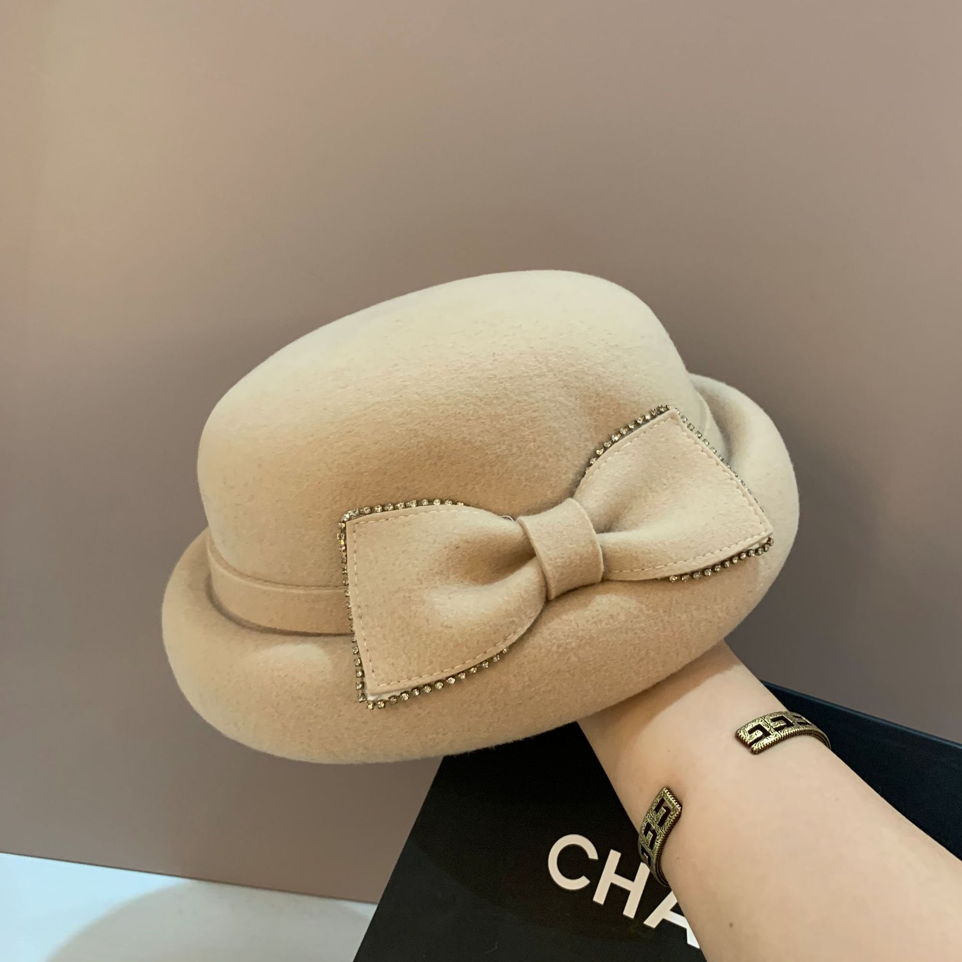 suntek粉色贝雷帽女法式优雅镶钻蝴蝶结卷边呢小礼帽平顶甜美秋冬款