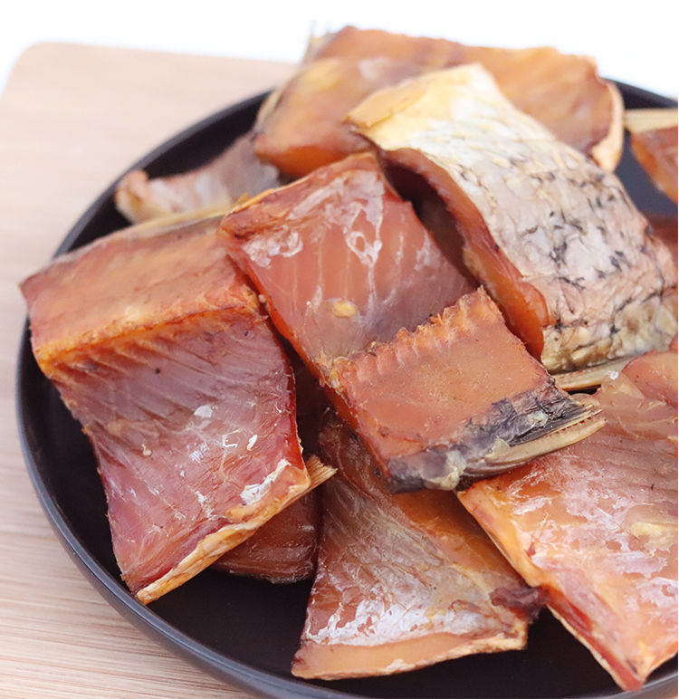 湖南特产淡水干鱼块农家自制烟熏腊鱼干咸鱼干风干鱼