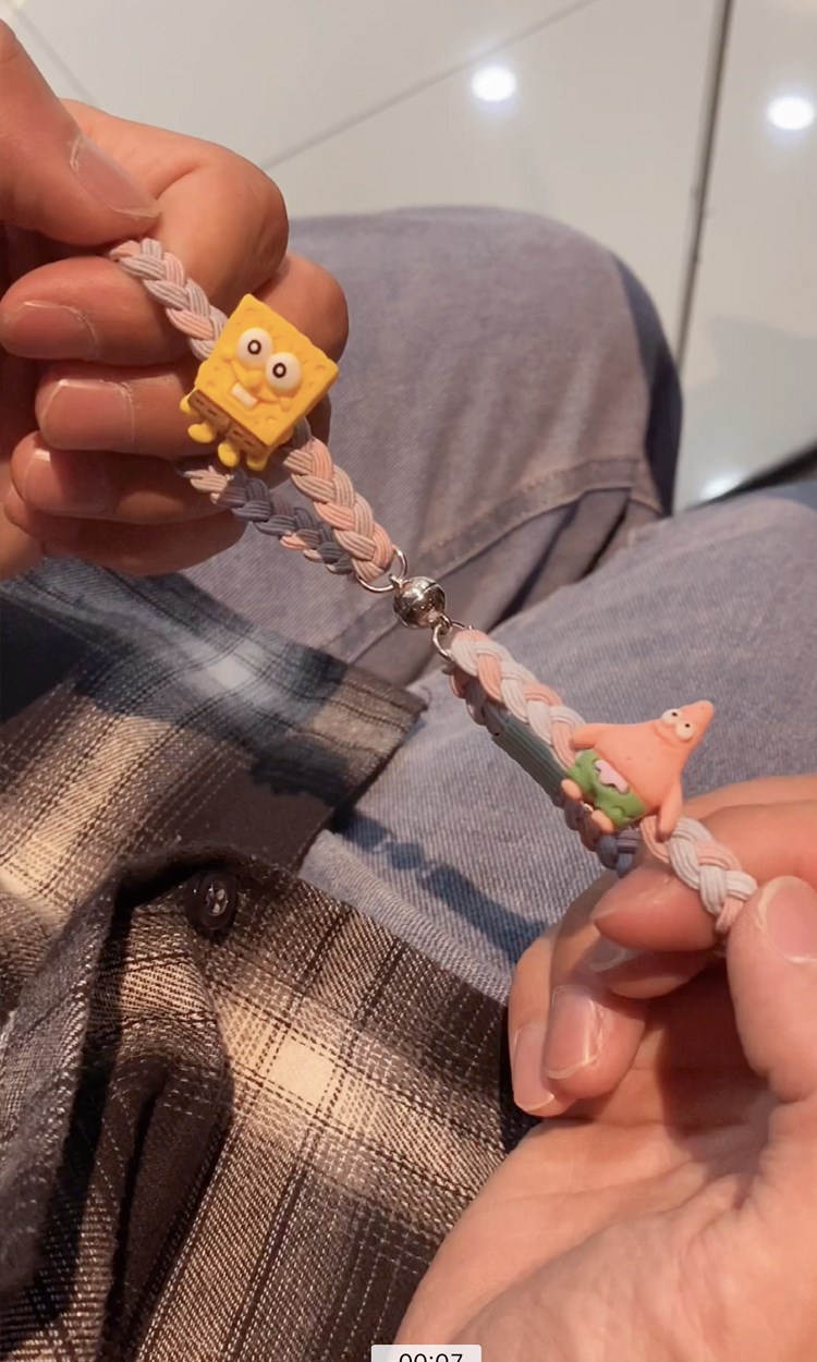 可爱卡通闺蜜相吸手绳小皮筋情侣手链胖大星海绵宝宝情侣手链 史迪仔