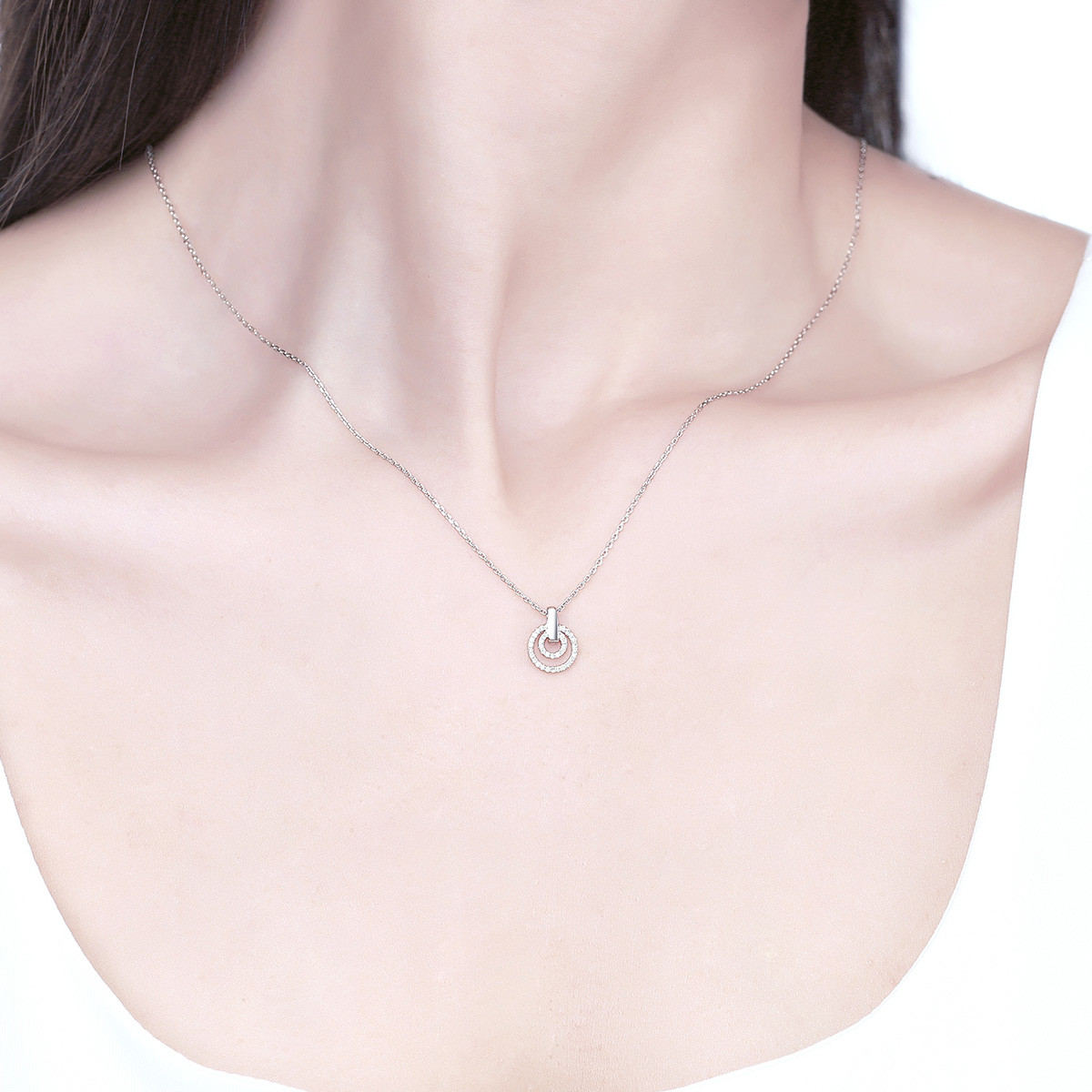 crd克徕帝 钻石项链女锁骨链简约18k白金群镶双圆环气质套链正品吊坠