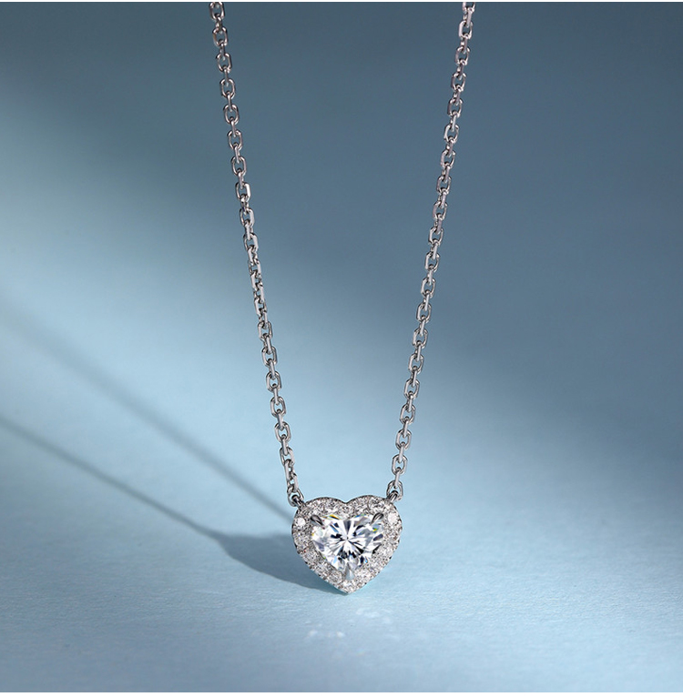 佐卡伊 怦然心动 白18k金钻石项链群镶钻石心形钻石项链珠宝礼物gia