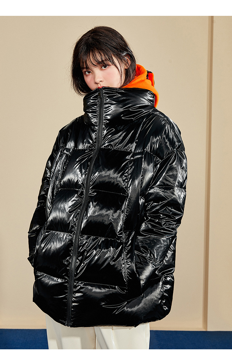 太平鸟黑色亮面羽绒服女中长款2019冬季新款反季韩版宽松面包服