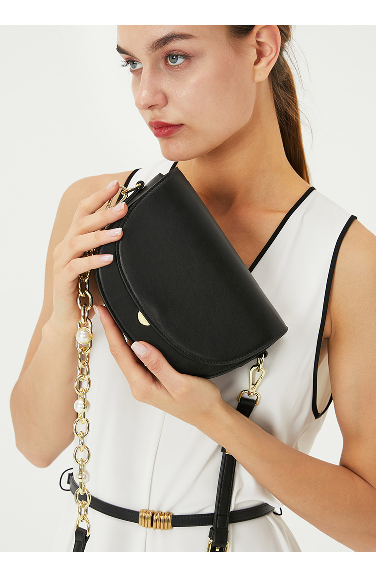 camilakorali旗舰店小ck2021新款女精品包包单肩斜挎马鞍半圆链条珍珠