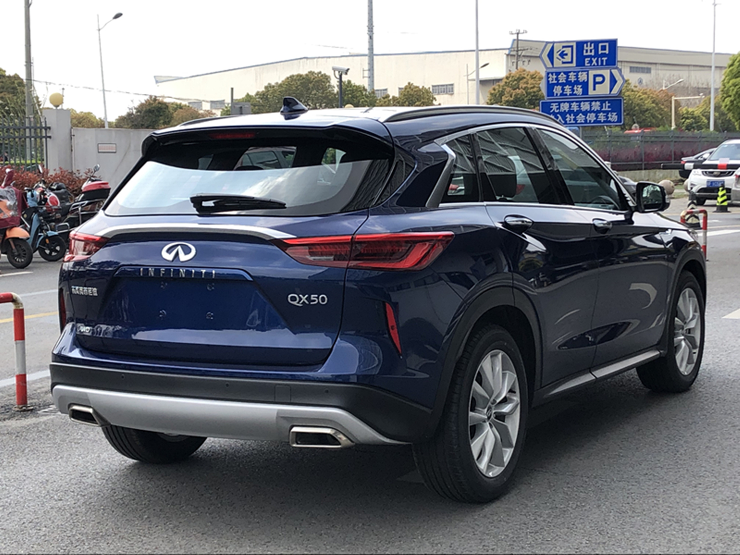 订金销售英菲尼迪infiniti2018款英菲尼迪qx5020t四驱菁英版二手汽车