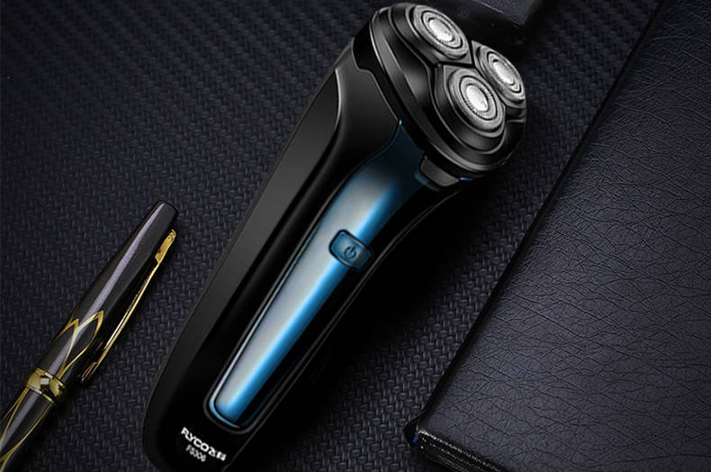 品牌特卖剃须刀电动刮胡刀三刀头全身水洗剃胡刀充电式fs306