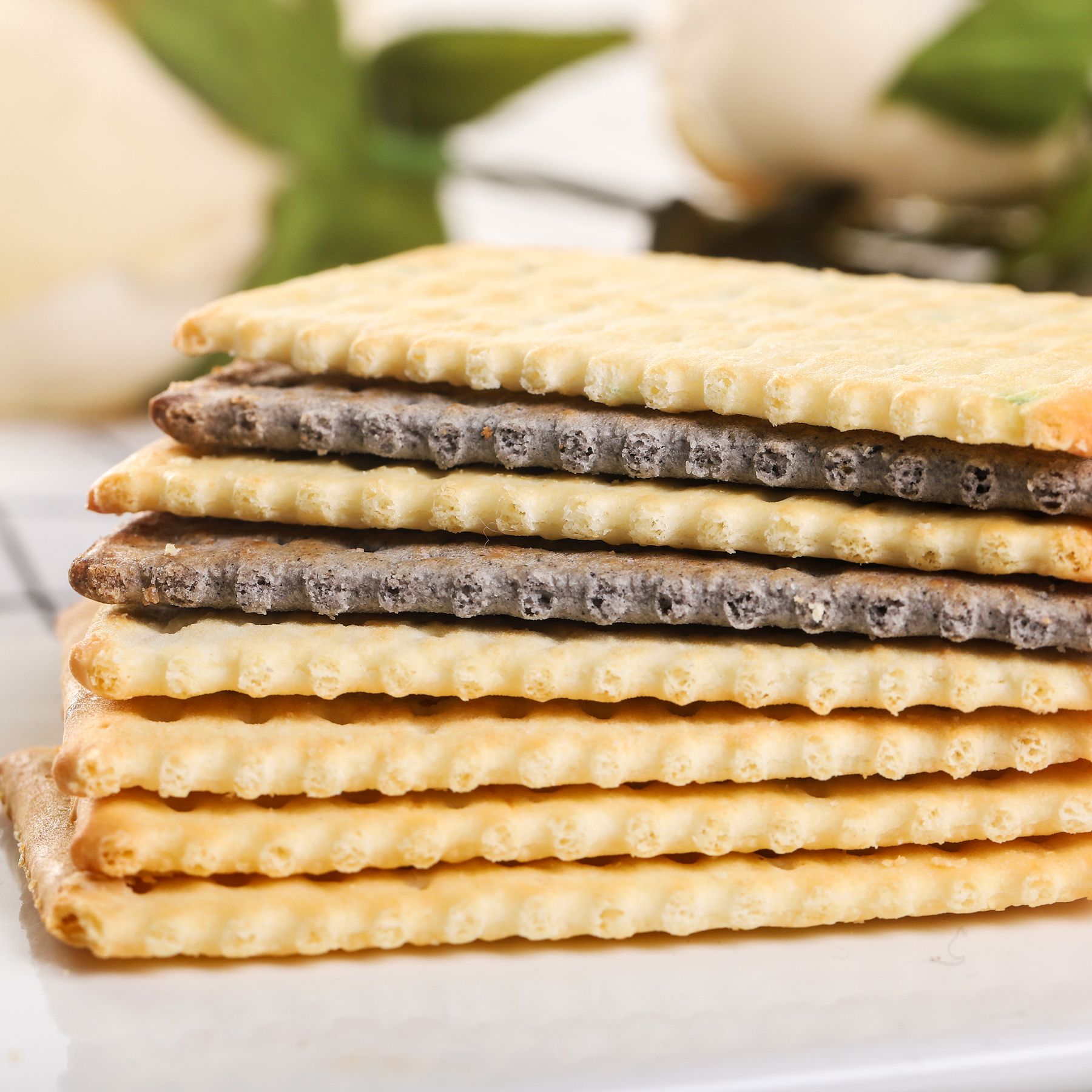 美丹白苏打饼干约鲜葱芝麻黑米口味无蔗糖木糖醇饼干芝麻味