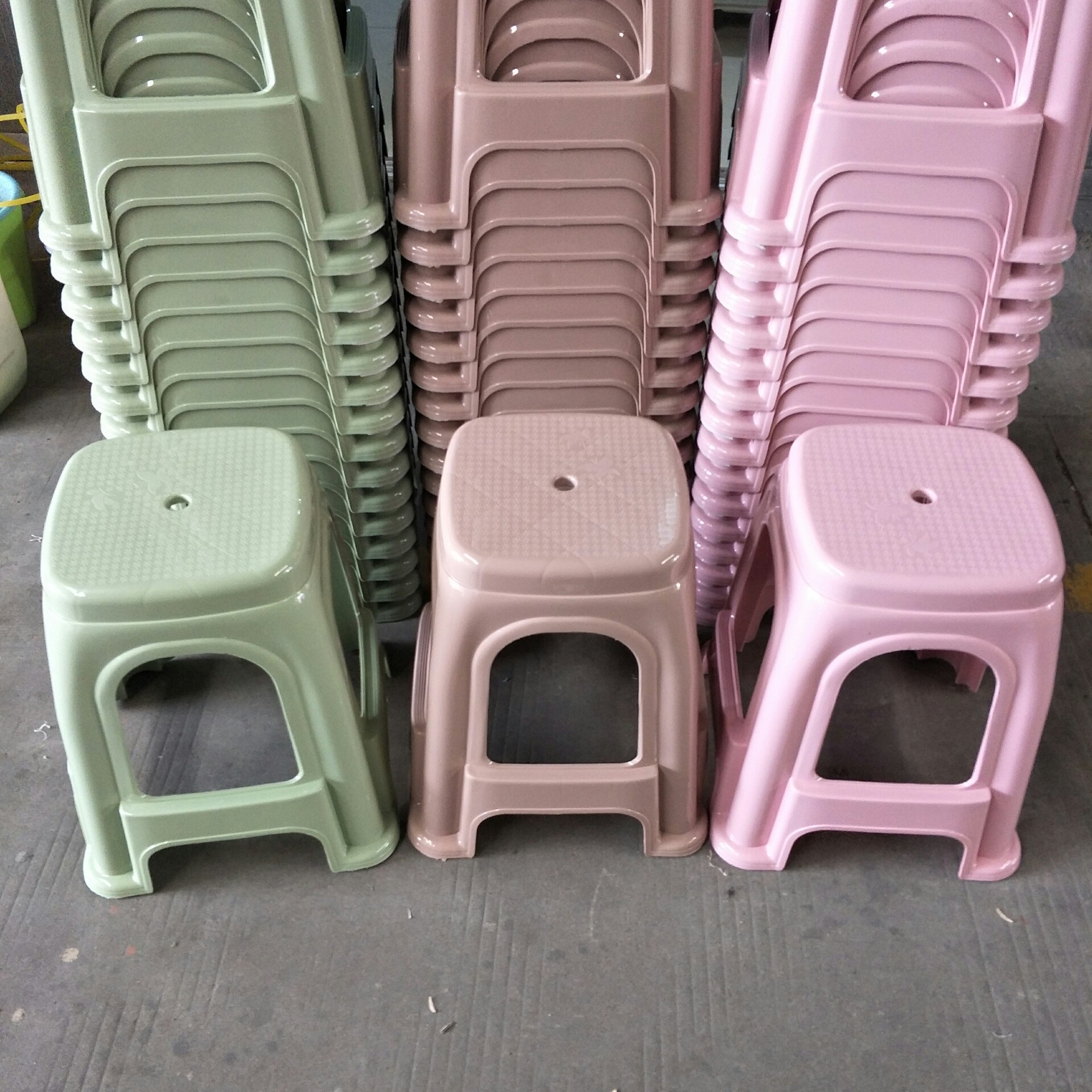 厂家直销加厚成人塑料凳子高板凳客厅餐厅酒店椅子凳子