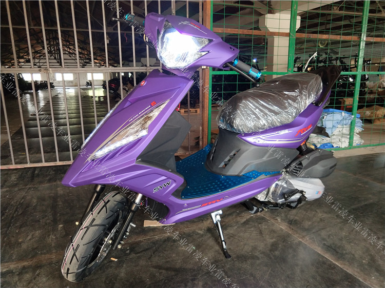 澳派宽胎鬼火三代复古摩托车改装战速踏板车一代150cc大轮胎200cc