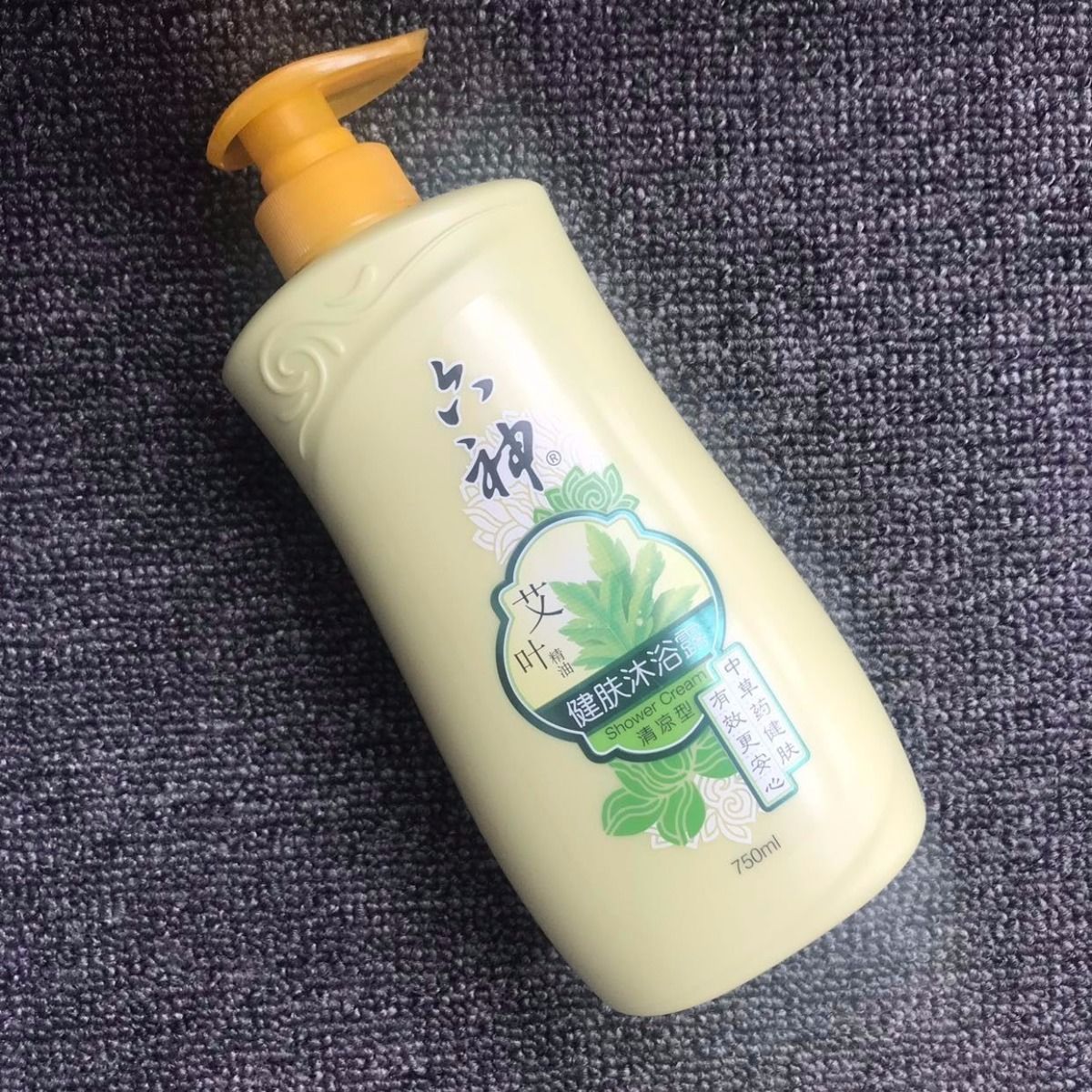 六神艾叶滋润清凉薄荷甘草绿茶劲凉沐浴露乳液芦荟保湿补水肌肤甘草