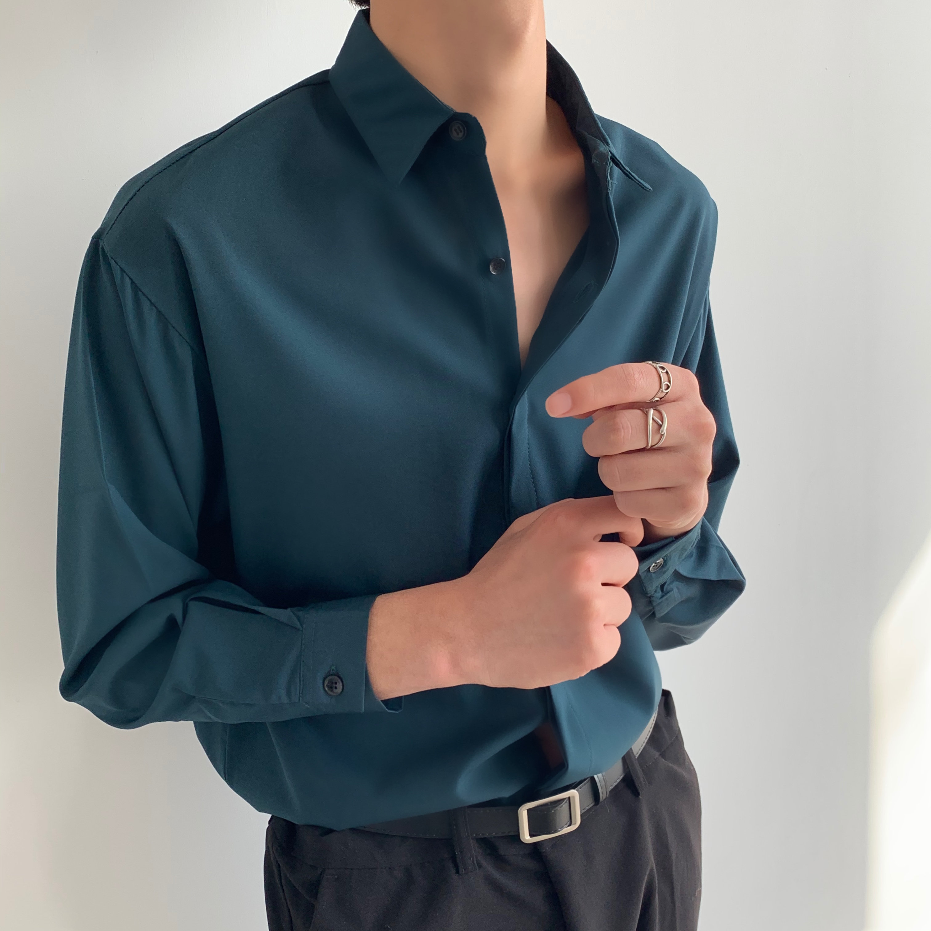 禁欲垂感坠感百搭黑白衬衫男长袖韩版宽松潮流帅气冰丝雪纺衬衣男墨